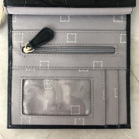 Crossbody Wallet-Voyager Bag - Picture 7 of 7